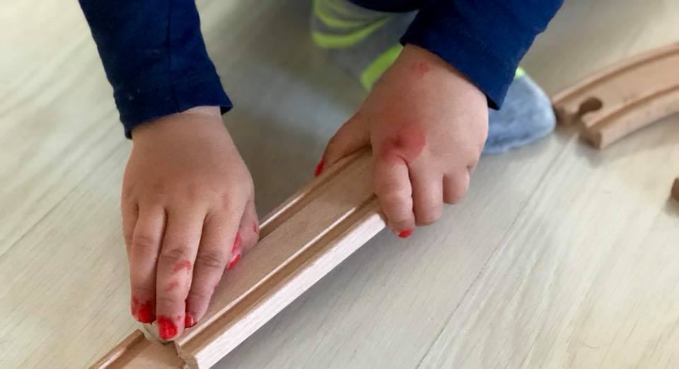 Baietelul meu prefera oja rosie