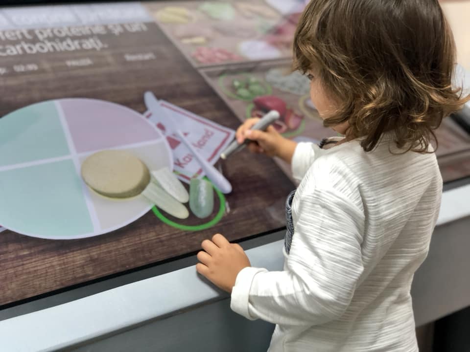 Akademia Kinderland, imprietenim copiii cu mancarea sanatoasa